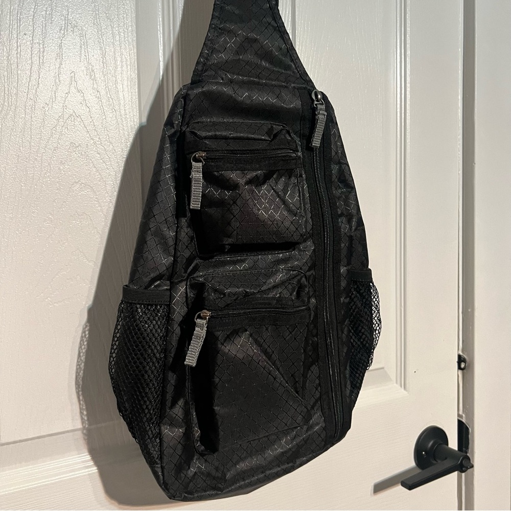 Thirty-One Black Sling Backpack - Picture 2 of 7